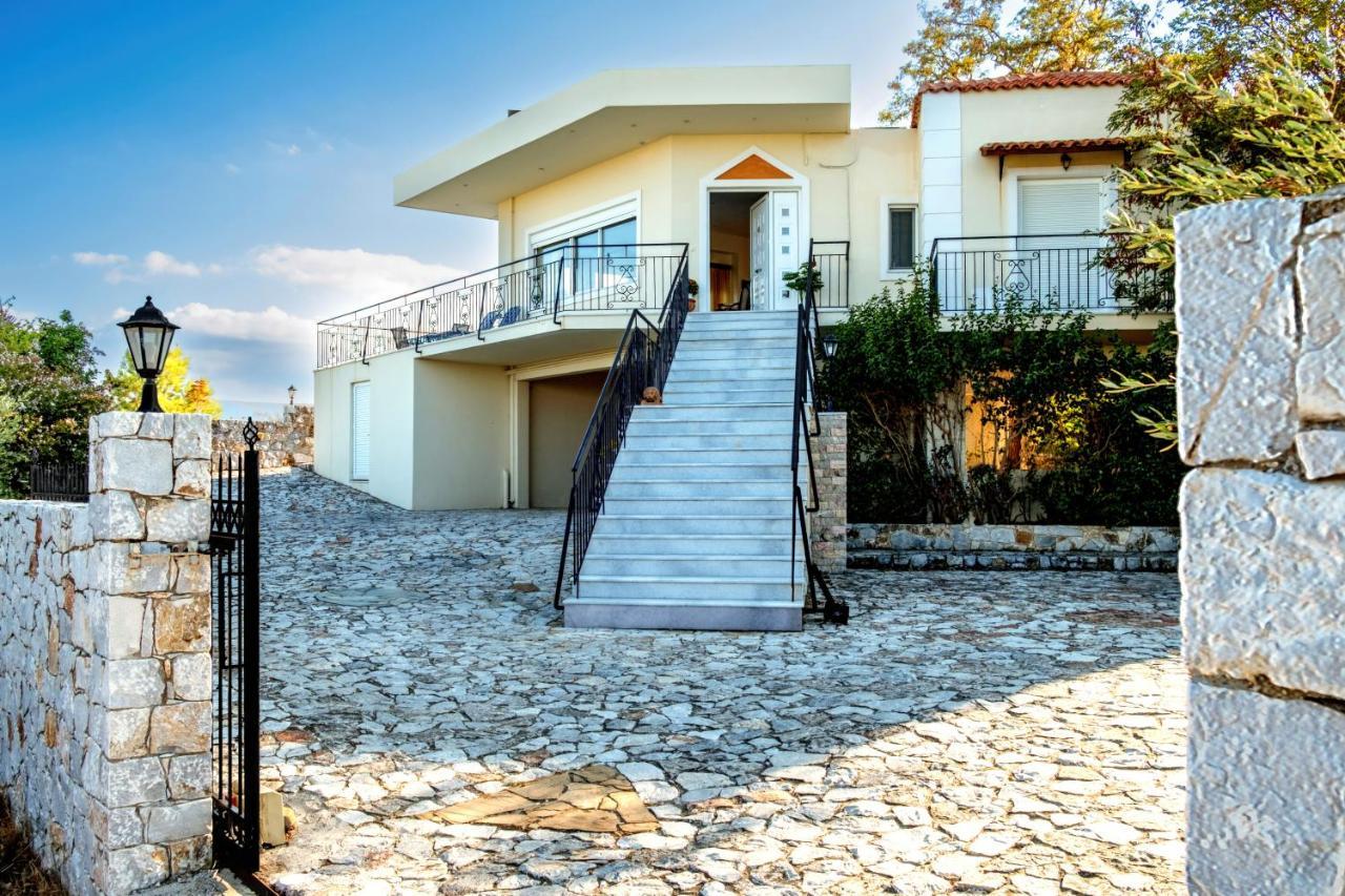 Vila Afroditi In Chania Near Airport With Private Pool, Free Wi-fi, Souda Bay Views, Garden Oasis *