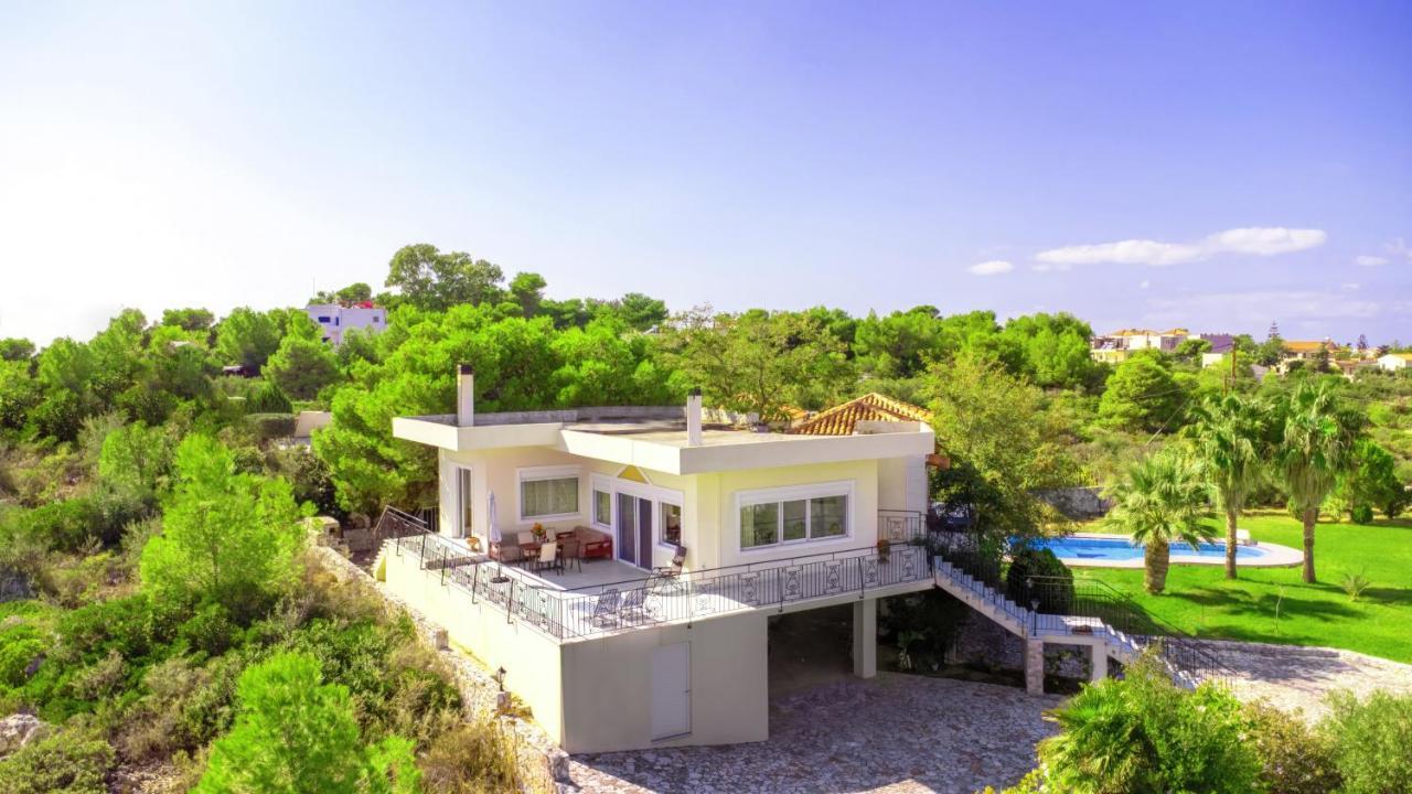 Vila Afroditi In Chania Near Airport With Private Pool, Free Wi-fi, Souda Bay Views, Garden Oasis Kounoupidhianá