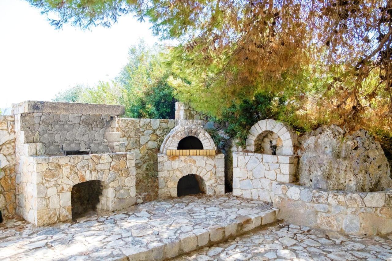 Afroditi In Chania Near Airport With Private Pool, Free Wi-fi, Souda Bay Views, Garden Oasis Vila *