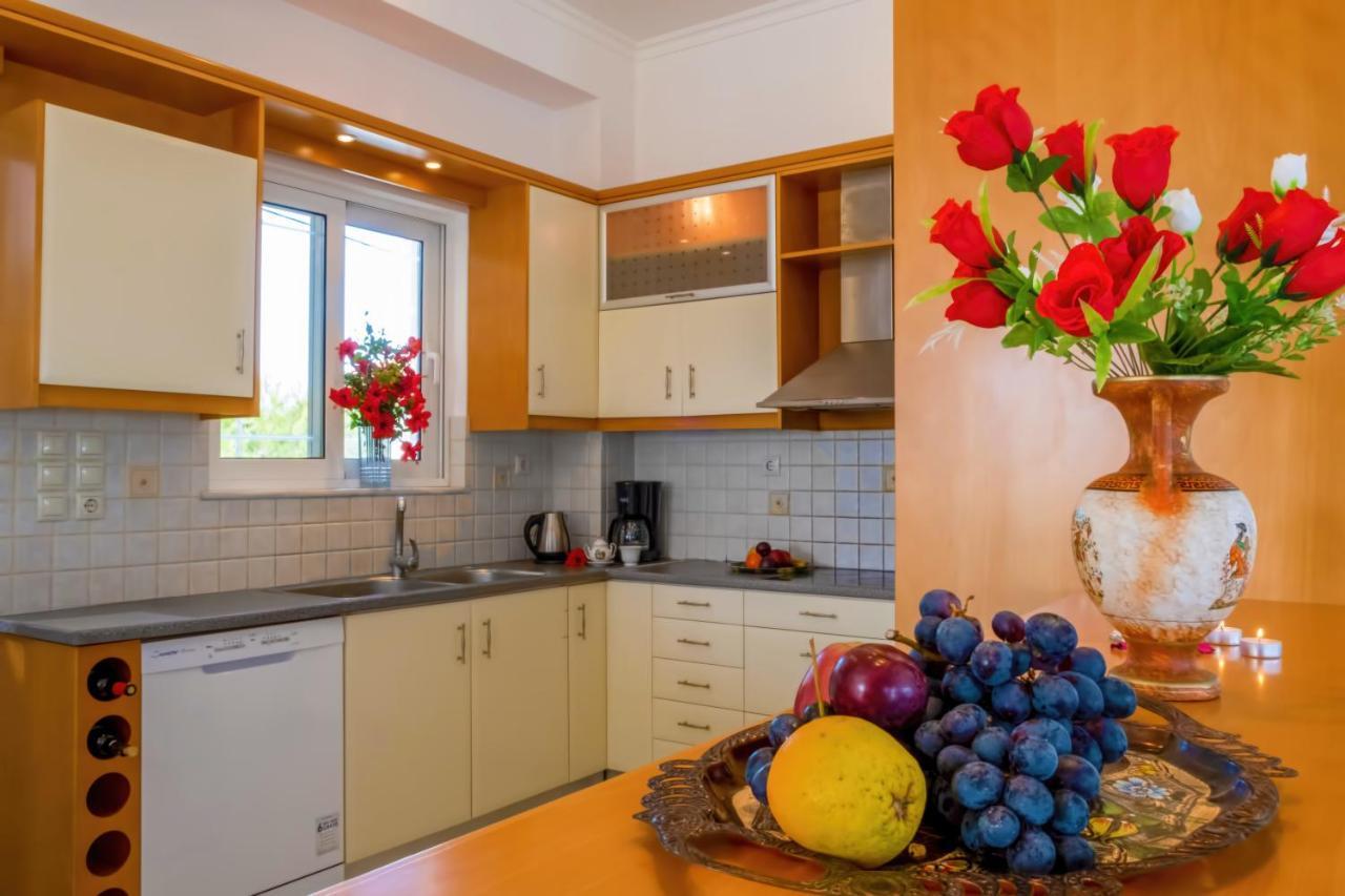 Afroditi In Chania Near Airport With Private Pool, Free Wi-fi, Souda Bay Views, Garden Oasis * Kounoupidhianá