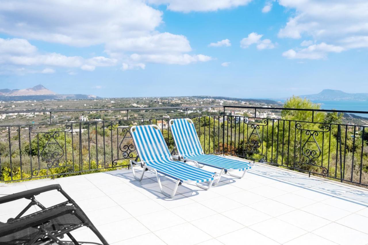 Afroditi In Chania Near Airport With Private Pool, Free Wi-fi, Souda Bay Views, Garden Oasis Kounoupidhianá