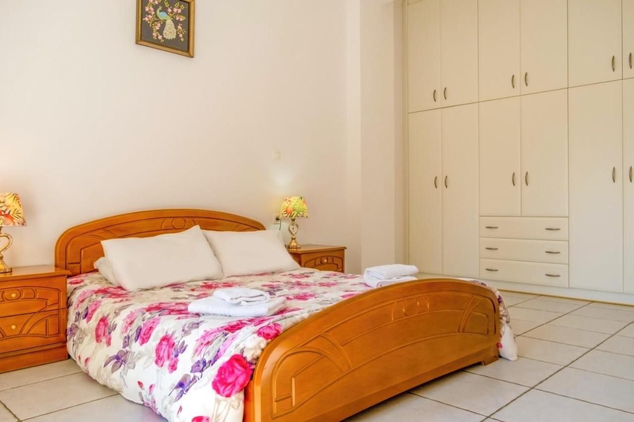 Afroditi In Chania Near Airport With Private Pool, Free Wi-fi, Souda Bay Views, Garden Oasis Vila *