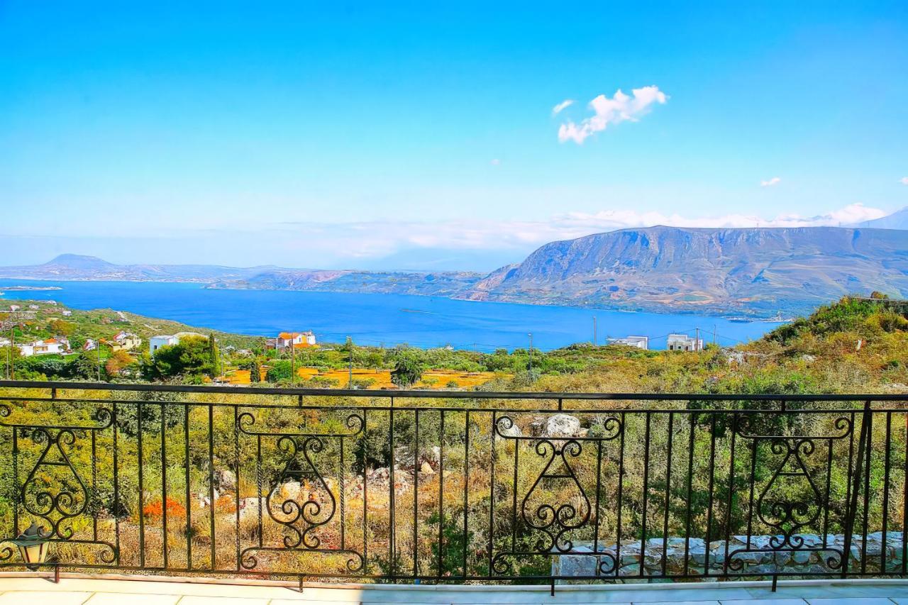 Vila Afroditi In Chania Near Airport With Private Pool, Free Wi-fi, Souda Bay Views, Garden Oasis Kounoupidhianá