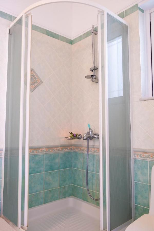 Afroditi In Chania Near Airport With Private Pool, Free Wi-fi, Souda Bay Views, Garden Oasis Villa Kounoupidhianá