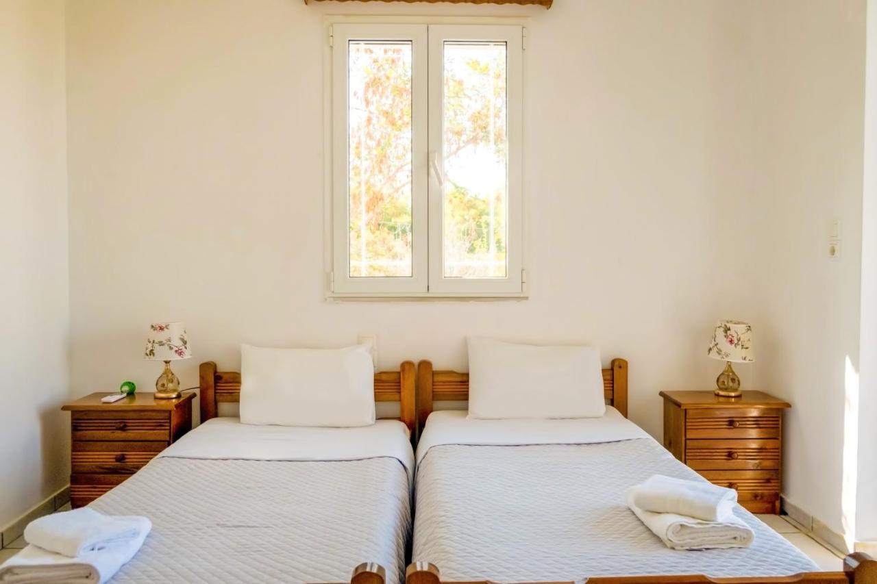 Afroditi In Chania Near Airport With Private Pool, Free Wi-fi, Souda Bay Views, Garden Oasis Kounoupidhianá