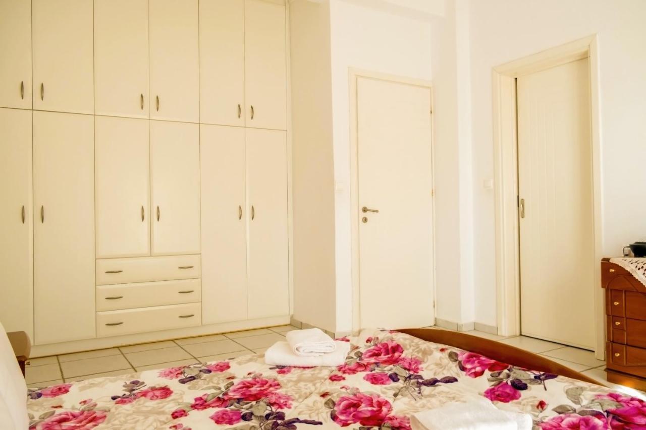 Villa Afroditi In Chania Near Airport With Private Pool, Free Wi-fi, Souda Bay Views, Garden Oasis Kounoupidhianá